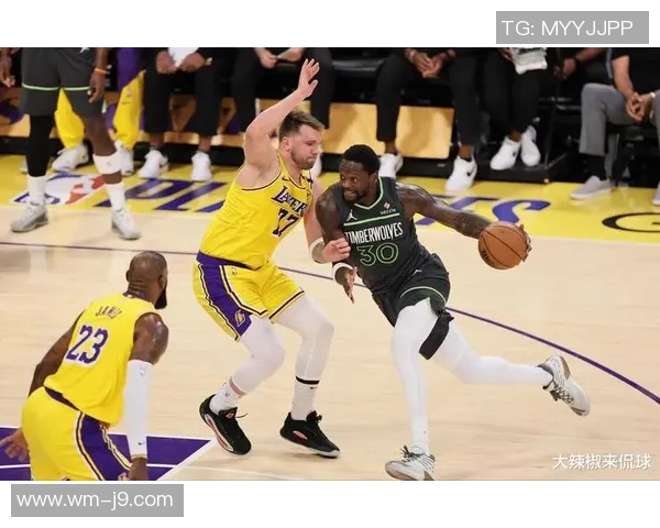 2012年2月11日尼克斯与湖人激战回顾：经典对决与精彩瞬间解析